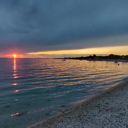 & Roza Πανσιόν Peroj