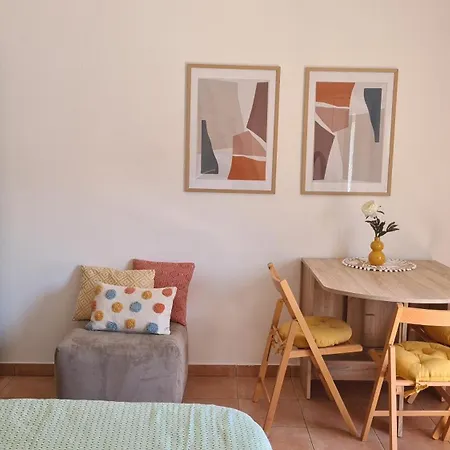 & Roza Πανσιόν
