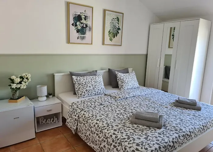 Gasthuis Apartment&rooms Roza 2*