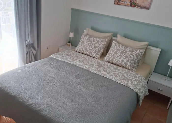Apartment&rooms Roza 2* Peroj