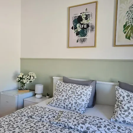 & Roza Guest house Peroj