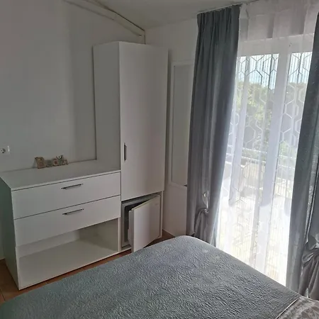 Apartment&rooms Roza 2*