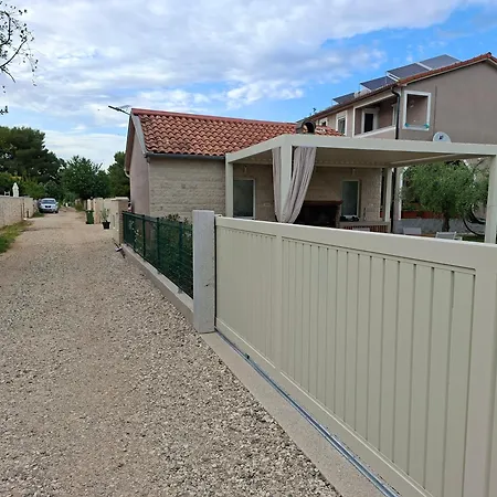 Guest house & Roza